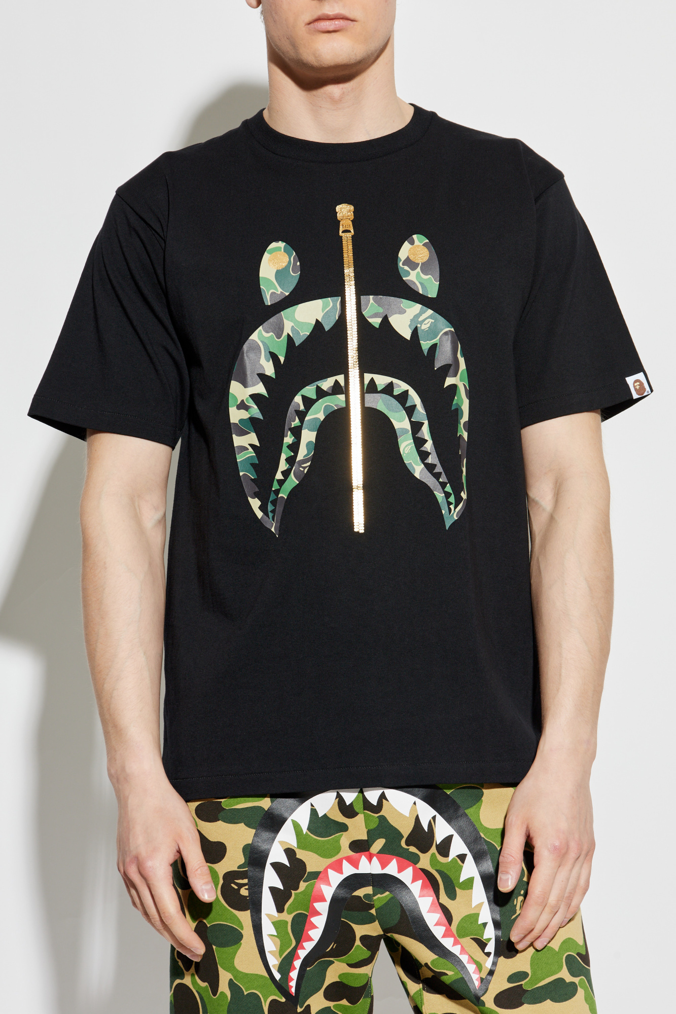 Black T-shirt with logo A BATHING APE® - Vitkac France Black T-shirt with logo A BATHING APE® - Vitkac France